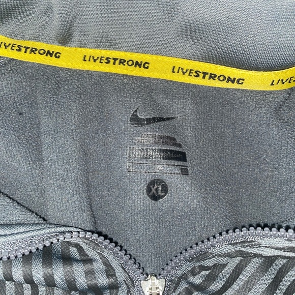 Nike quarter zip - Picture 2 of 2